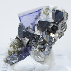 中国 ヤオガンシャン産 フローライト・硫砒鉄鉱・水晶