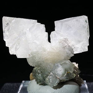 中国 内モンゴル自治区産 水晶(双晶）