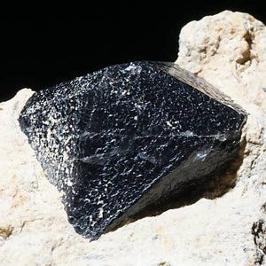イタリア トスカーナ産 母岩付き黒水晶 約85ｇ