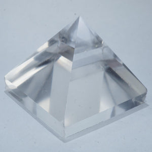 ピラミッド型水晶