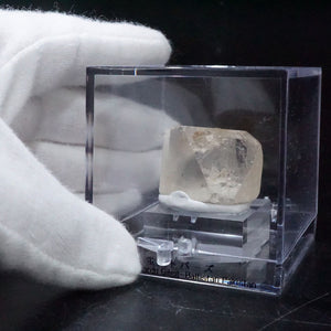 パキスタン産の水晶にトパーズをあしらったもの パキスタン産 トパーズ – 天然石ハッピーギフト