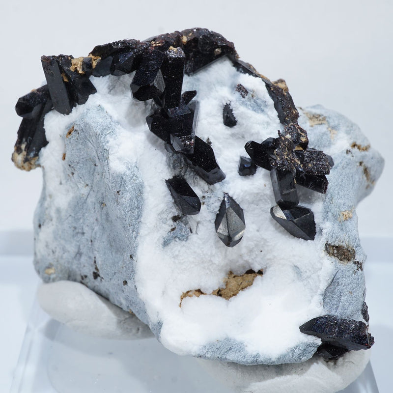 海王石　Neptunite アメリカ　カリフォルニア産 鉱物標本 カリフォルニア産 Neptunite(ネプチュナイト) – 天然石ハッピーギフト