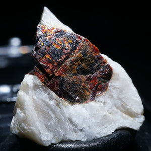 《蛍光》アメリカ ニュージャージー州産 紅亜鉛鉱・カルサイト