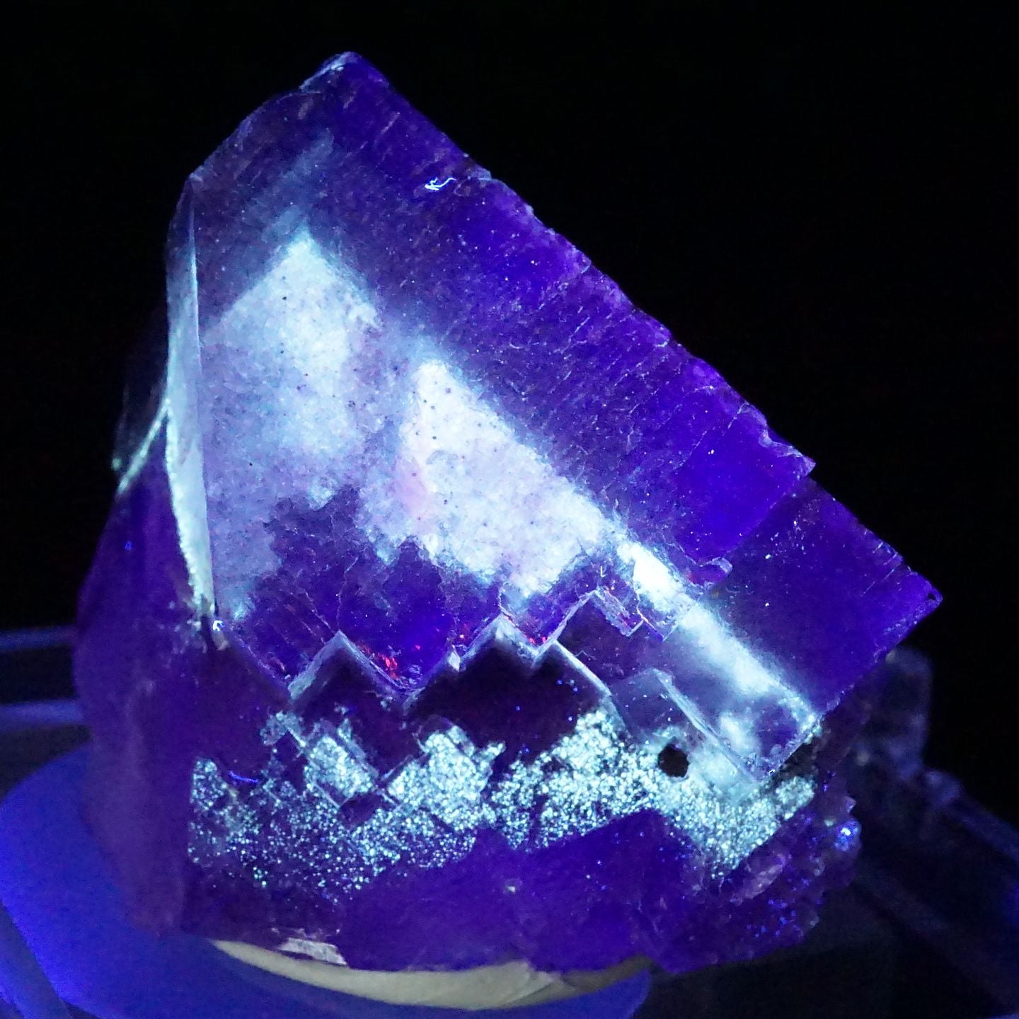 イリノイ州 Denton Mine産 オイル入り蛍光フローライト – 天然石