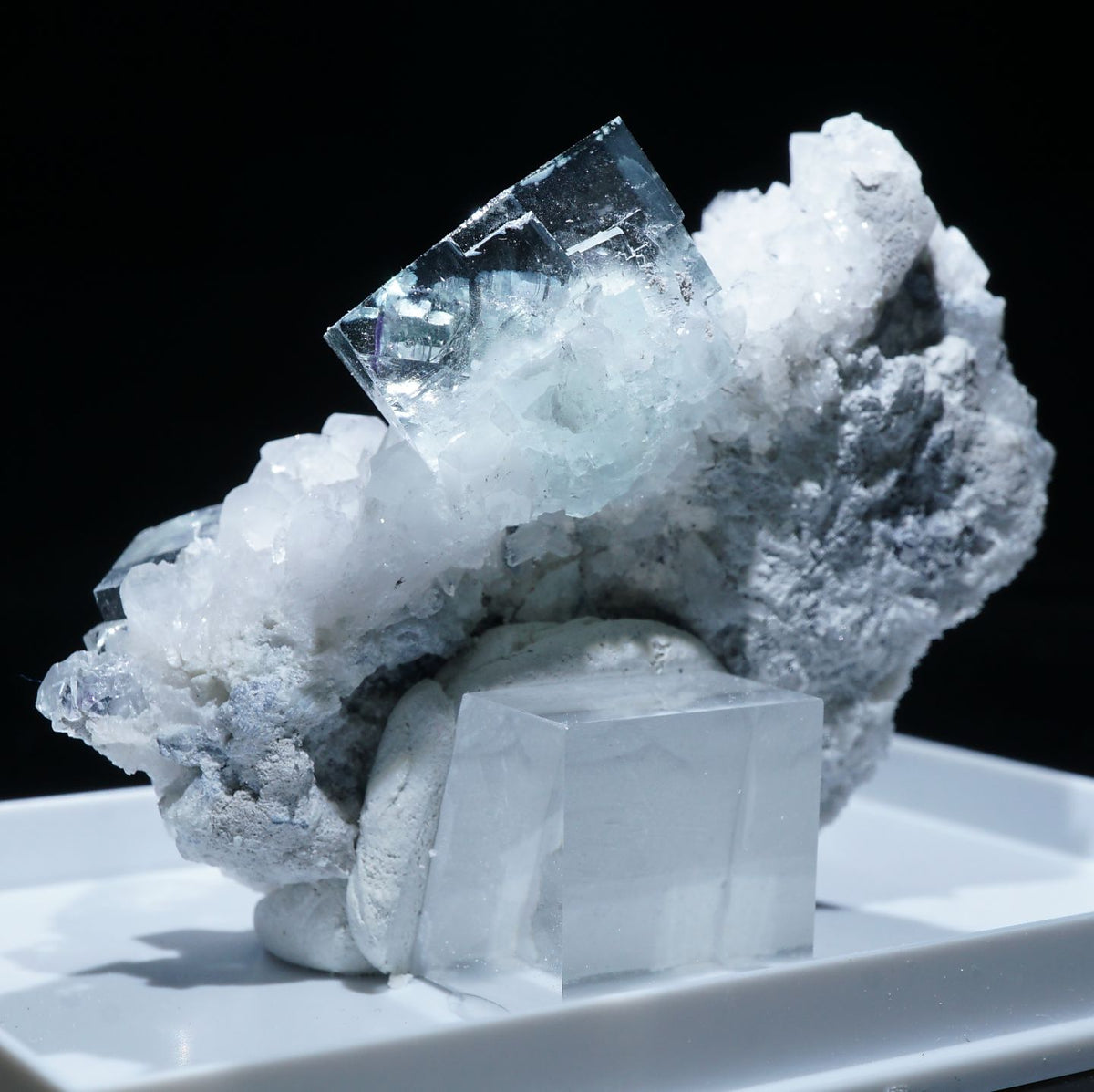 中国 ヤオガンシャン産 フローライト・水晶|ハッピーギフト – 天然石